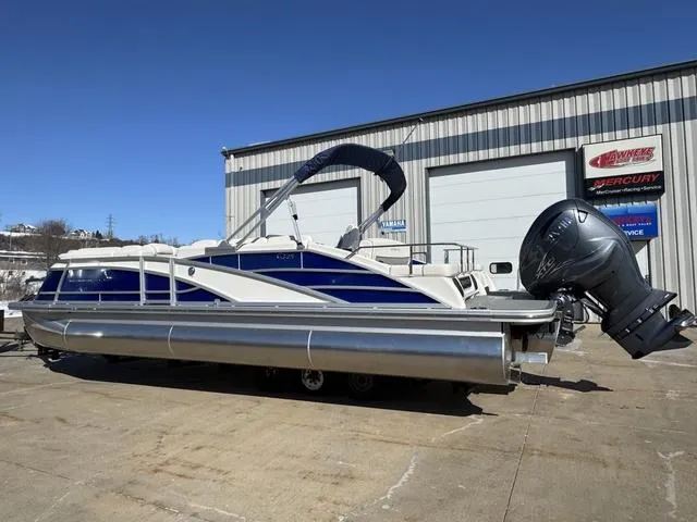 Slide: The Image of 2024 Bennington 25 QSB X1 pontoon boat in showroom. - 3