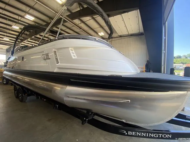 Slide: The Image of 2024 Bennington 28 QXSBWA X1 pontoon boat in a warehouse. - 6