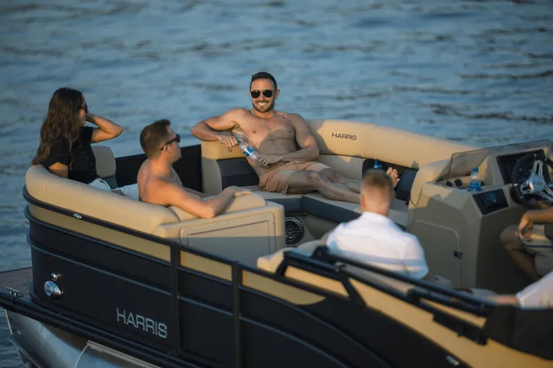 Slide: The Image of Harris Cruiser 230 2025 - 5