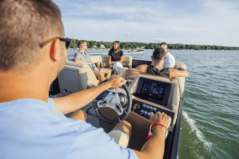 Slide: The Image of Harris Cruiser 230 2025 - 7