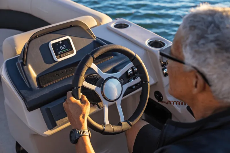 Slide: The Image of Harris Cruiser 230 2025 - 4