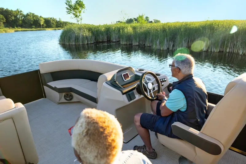 Slide: The Image of Harris Cruiser 230 2025 - 5