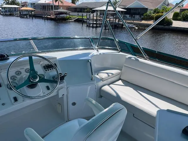 Slide: The Image of Luxury boat interior with sink, storage, and seating, PDQ MV-41, 2008 model. - 47