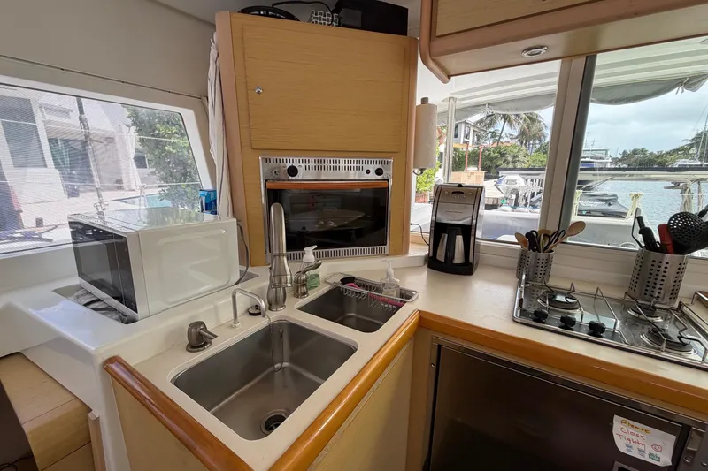 Slide: The Image of Lagoon 400 owner's version 2010 - 64