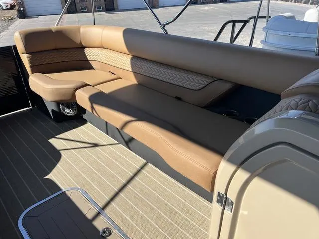 Slide: The Image of Godfrey MC255MT 2024 - 5