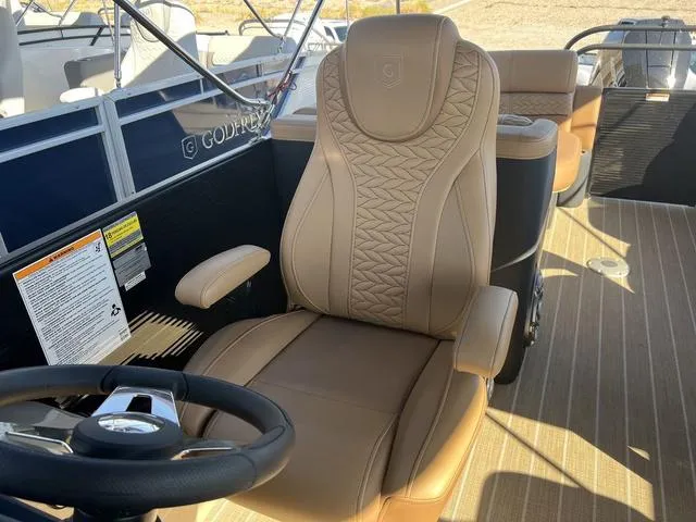 Slide: The Image of Godfrey MC255MT 2024 - 8