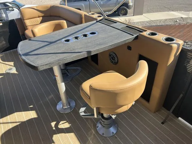 Slide: The Image of Godfrey MC255MT 2024 - 9