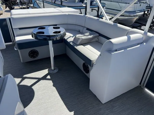 Slide: The Image of Godfrey SW2086C 2024 - 8