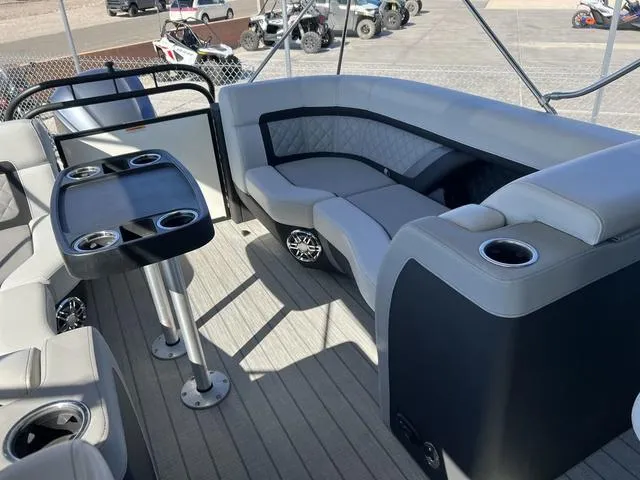 Slide: The Image of Godfrey AquaPatio 255 SBW 2023 - 11