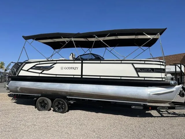 Slide: The Image of Godfrey AquaPatio 255 SBW 2023 - 3