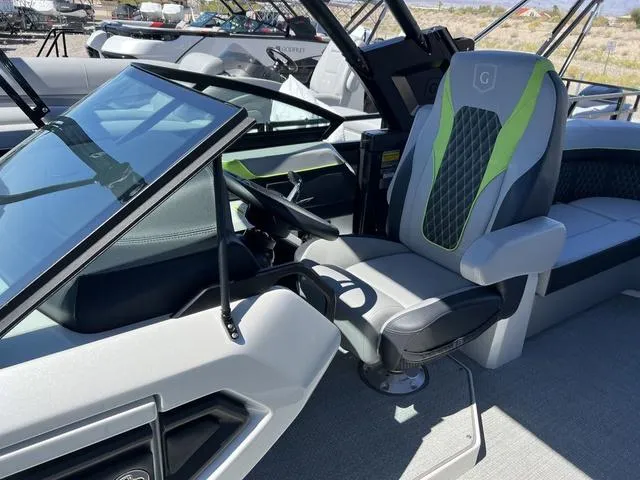 Slide: The Image of Godfrey XP 2700 W 2024 - 4