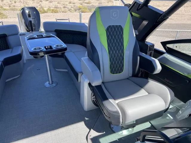 Slide: The Image of Godfrey XP 2700 W 2024 - 7