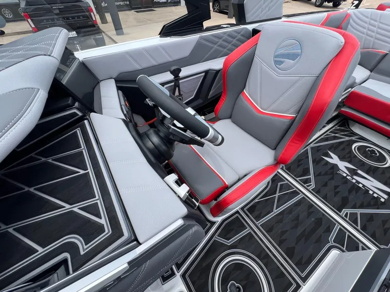 Slide: The Image of Tigé 23ZX Ultre' 2024 - 10