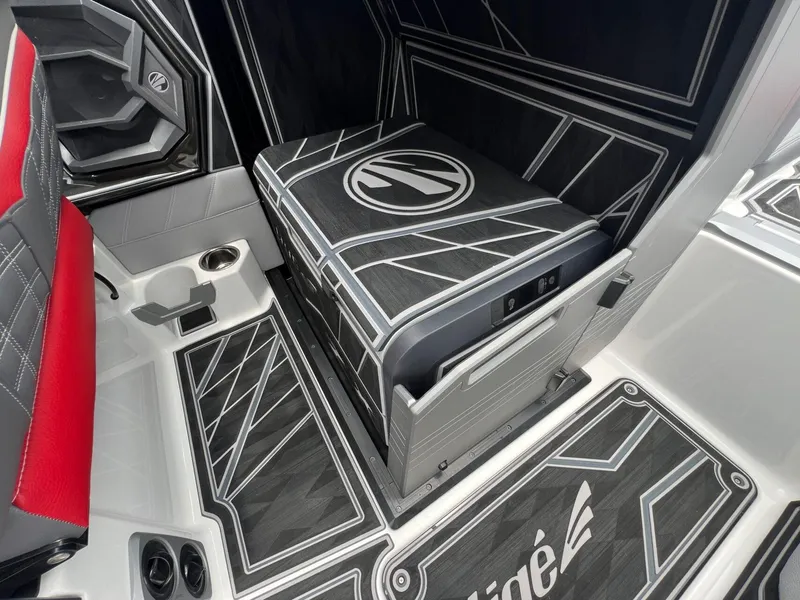 Slide: The Image of Tigé 23ZX Ultre' 2024 - 14