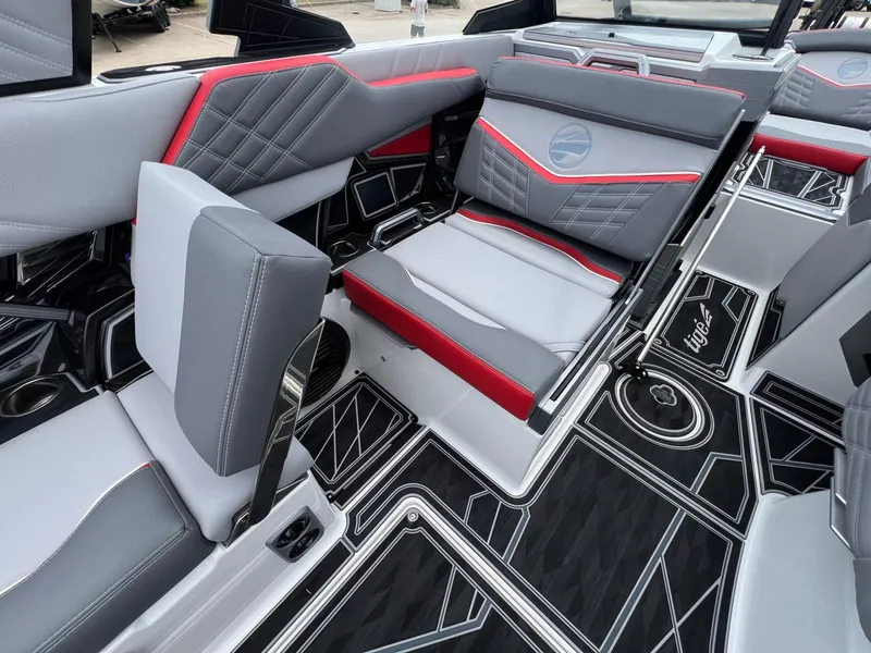 Slide: The Image of Tigé 23ZX Ultre' 2024 - 17