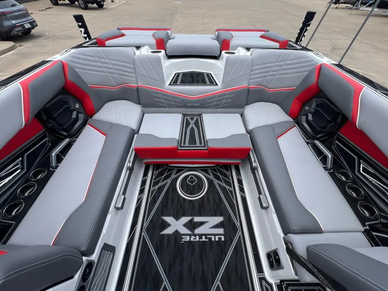 Slide: The Image of Tigé 23ZX Ultre' 2024 - 20