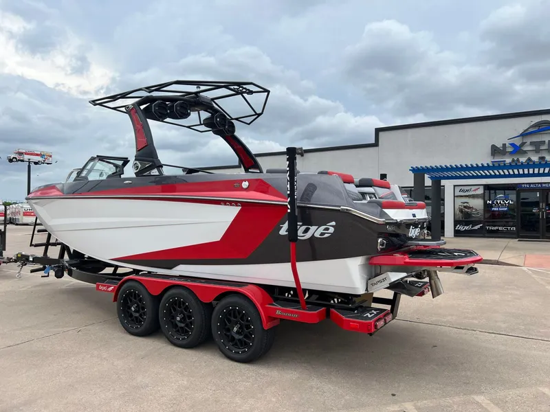 Slide: The Image of Tigé 23ZX Ultre' 2024 - 4