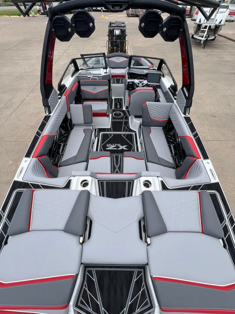 Slide: The Image of Tigé 23ZX Ultre' 2024 - 7