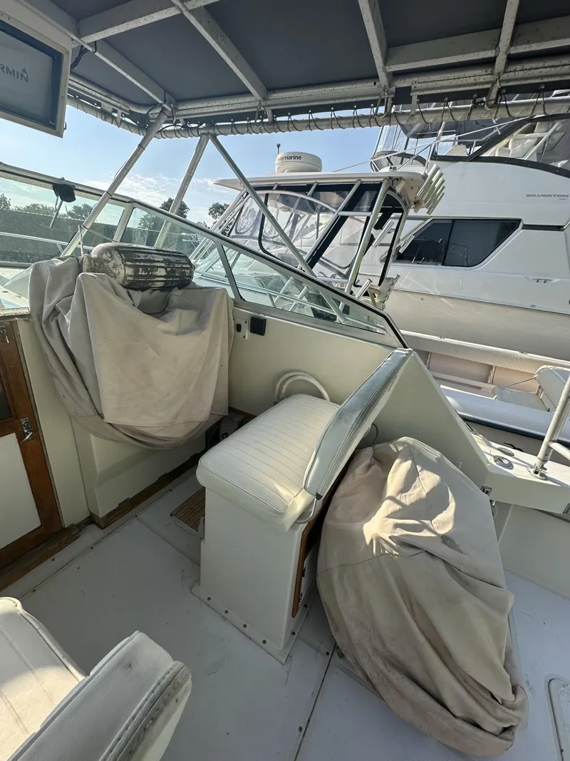 Slide: The Image of 1984 Aquasport 270 Express Fisherman boat interior with covered seats and helm. - 10