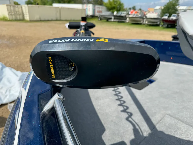 Slide: The Image of Minn Kota PowerDrive motor on 2024 Nitro ZV19 Sport boat. - 8