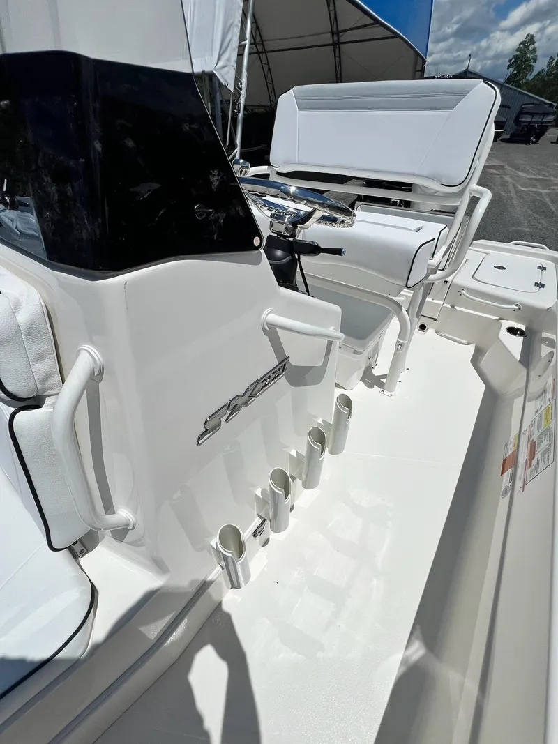 Slide: The Image of Skeeter SX221 2025 - 11