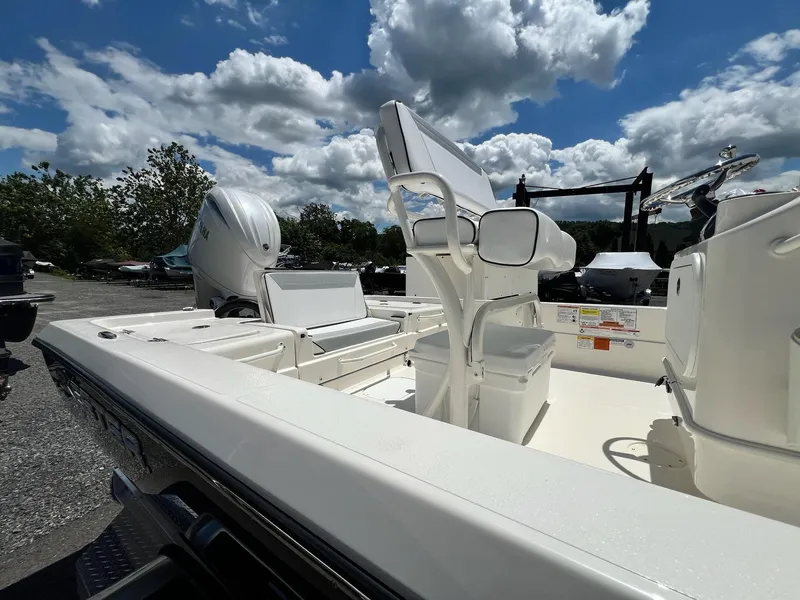 Slide: The Image of Skeeter SX221 2025 - 19