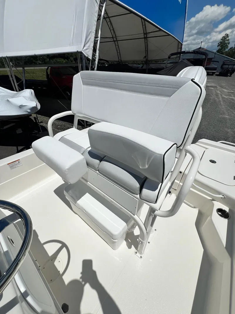 Slide: The Image of Skeeter SX221 2025 - 21