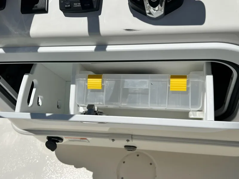 Slide: The Image of Skeeter SX221 2025 - 26