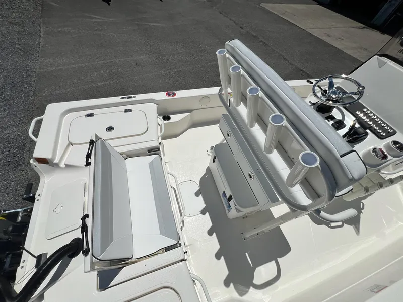 Slide: The Image of Skeeter SX221 2025 - 3