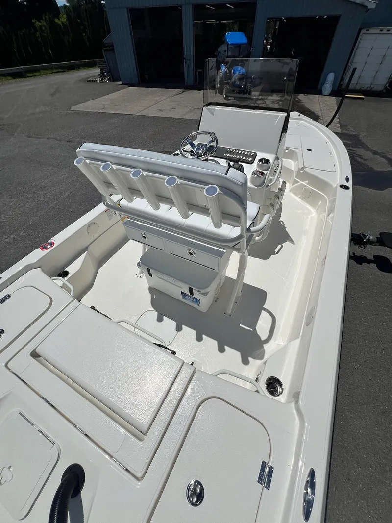 Slide: The Image of Skeeter SX221 2025 - 33