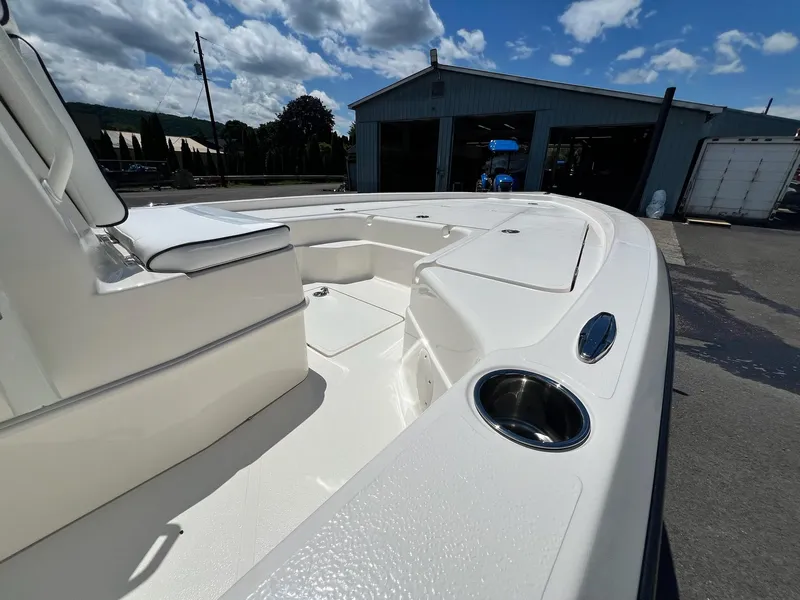 Slide: The Image of Skeeter SX221 2025 - 39