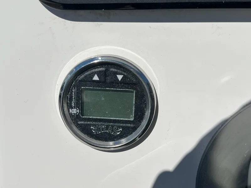 Slide: The Image of Skeeter SX221 2025 - 40