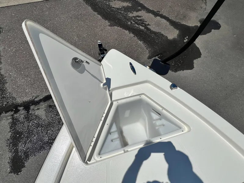 Slide: The Image of Skeeter SX221 2025 - 41