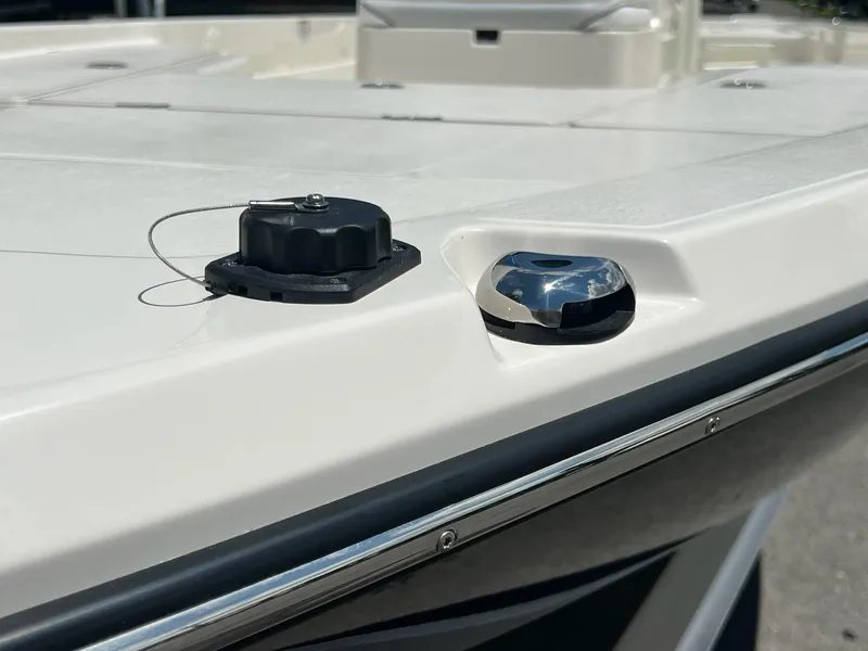 Slide: The Image of Skeeter SX221 2025 - 43