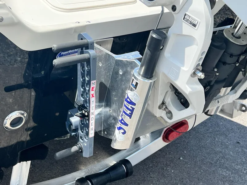 Slide: The Image of Skeeter SX221 2025 - 44