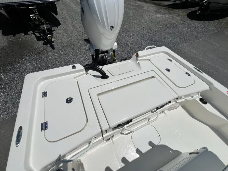 Slide: The Image of Skeeter SX221 2025 - 47