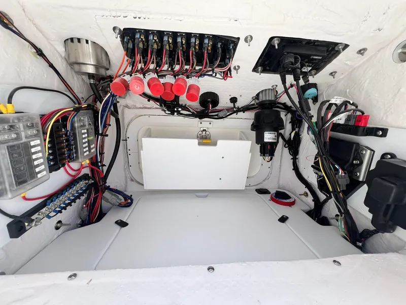 Slide: The Image of Skeeter SX221 2025 - 49