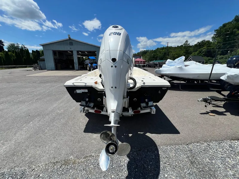 Slide: The Image of Skeeter SX221 2025 - 50