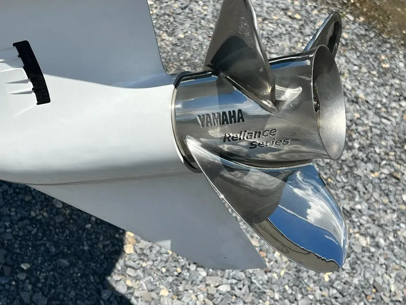 Slide: The Image of Skeeter SX221 2025 - 9