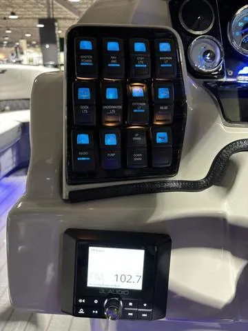 Slide: The Image of Starcraft SLS 3 Pontoon 2025 - 11