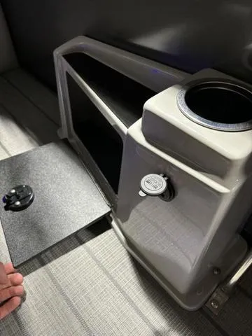 Slide: The Image of Starcraft SLS 3 Pontoon 2025 - 16