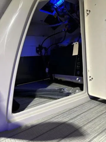 Slide: The Image of Starcraft SLS 3 Pontoon 2025 - 21