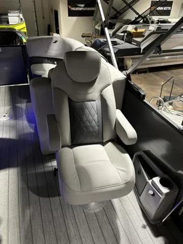 Slide: The Image of Starcraft SLS 3 Pontoon 2025 - 22