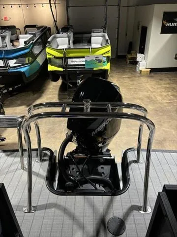 Slide: The Image of Starcraft SLS 3 Pontoon 2025 - 27