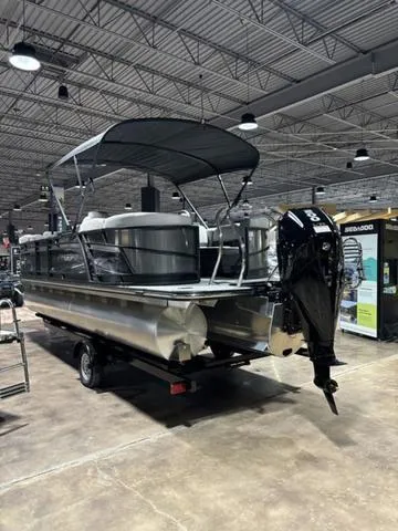 Slide: The Image of Starcraft SLS 3 Pontoon 2025 - 4