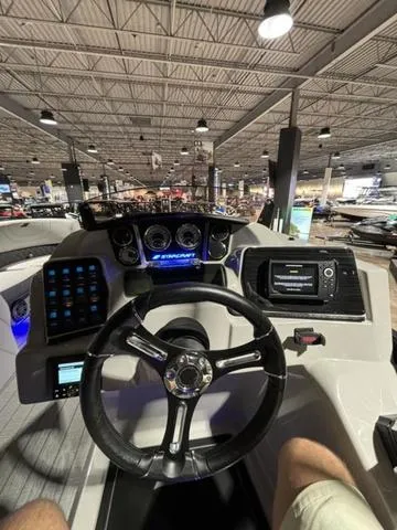 Slide: The Image of Starcraft SLS 3 Pontoon 2025 - 5