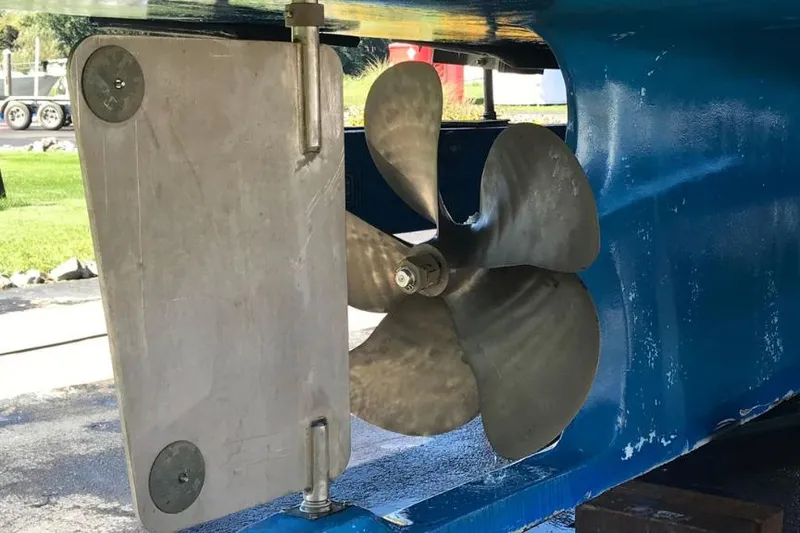 Slide: The Image of Propeller of 2007 Duffy Aft Cabin boat, close-up view. - 3