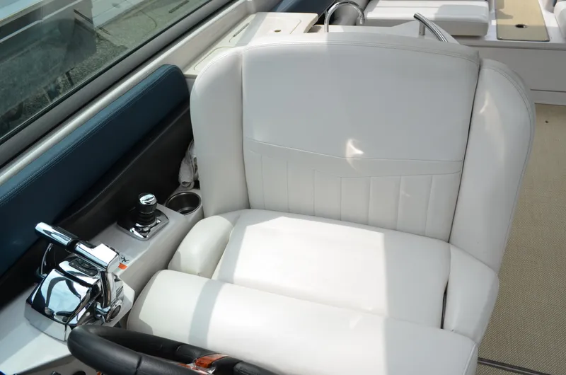 Slide: The Image of Captain's seat and controls of a 2013 Four Winns H310 boat. - 32