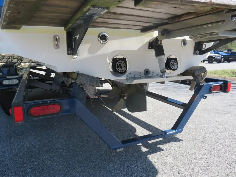 Slide: The Image of 2009 MasterCraft MariStar 255 boat on trailer, rear view showing propeller and exhaust. - 18