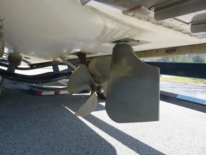 Slide: The Image of Close-up of 2009 MasterCraft MariStar 255 boat propeller and rudder. - 19